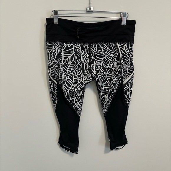 Lululemon Run A Marathon Crop II Pretty Palm Black Angel Wing Size 6 Running - Picture 10 of 13